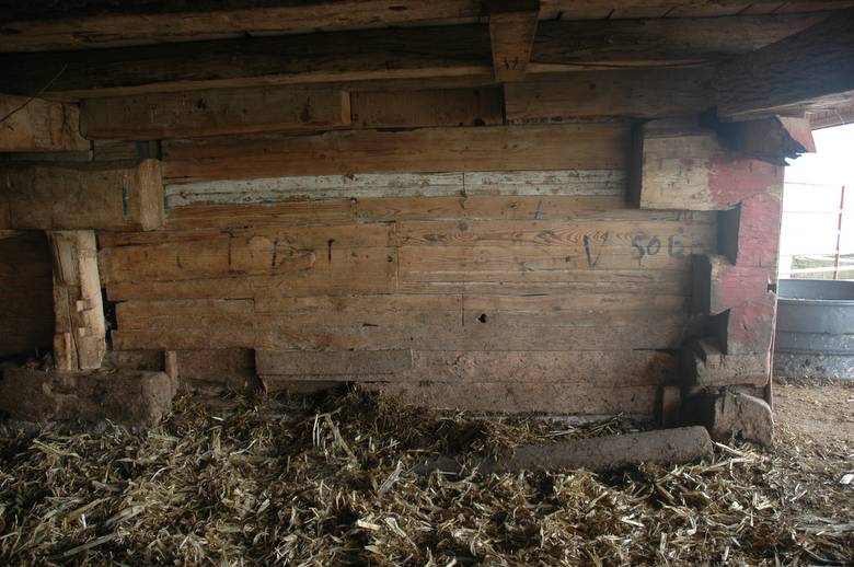 Double Pen Log Barn / 42x70 Bank Barn. Interior and Exterior photos.